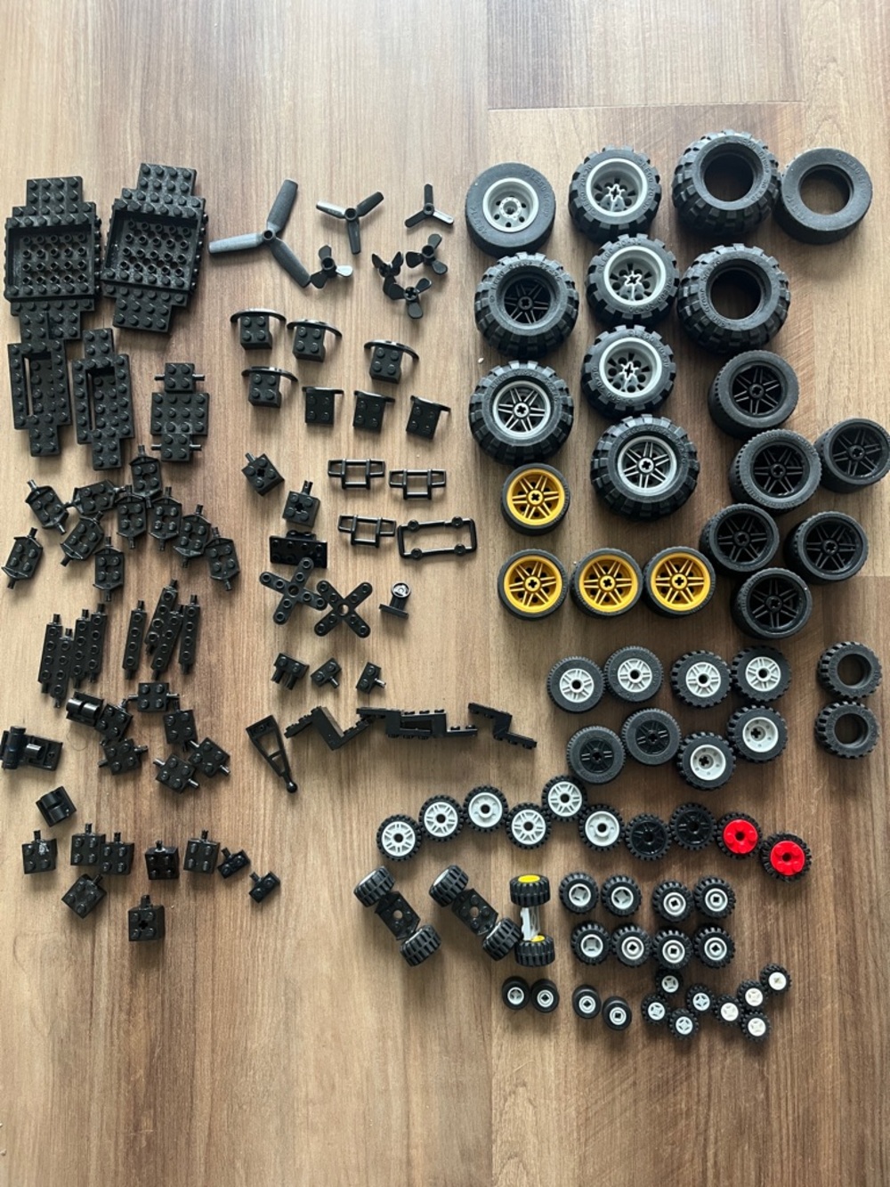 Assorted LEGO Technic speed champions Wheels Tires Connectors pieces lot